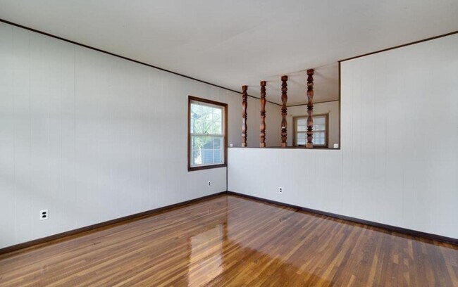 Foto del edificio - Section 8 Welcome !  Spacious 3 Br / 1 BA Home For Rent !