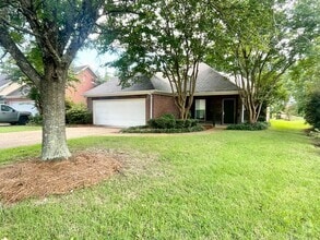Building Photo - 210 Greensview Dr