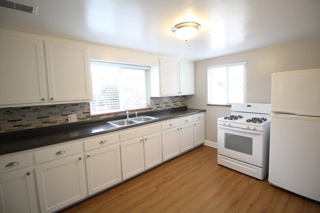 Building Photo - 4821 Fenton St