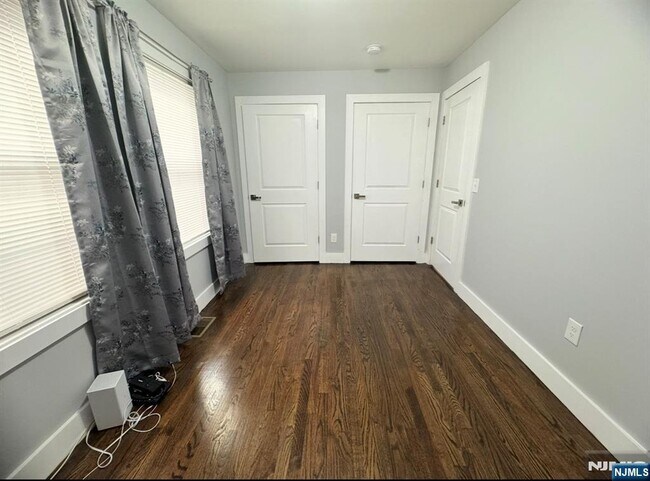 Foto del edificio - 120 Hamilton Ave