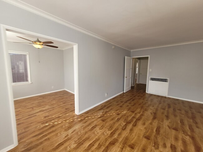 Foto del edificio - 305 N Palm Ave