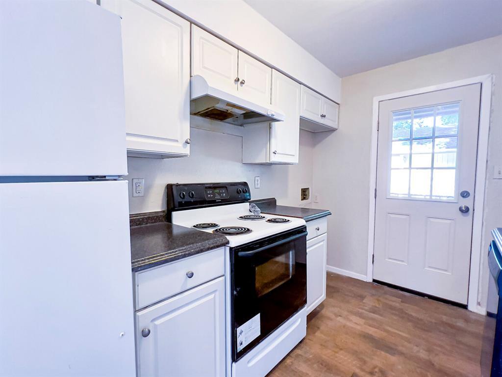 Primary Photo - 200 Uhland Rd