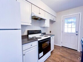 Building Photo - 200 Uhland Rd
