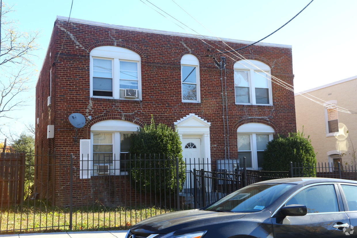 Primary Photo - 2804 Buena Vista Ter SE