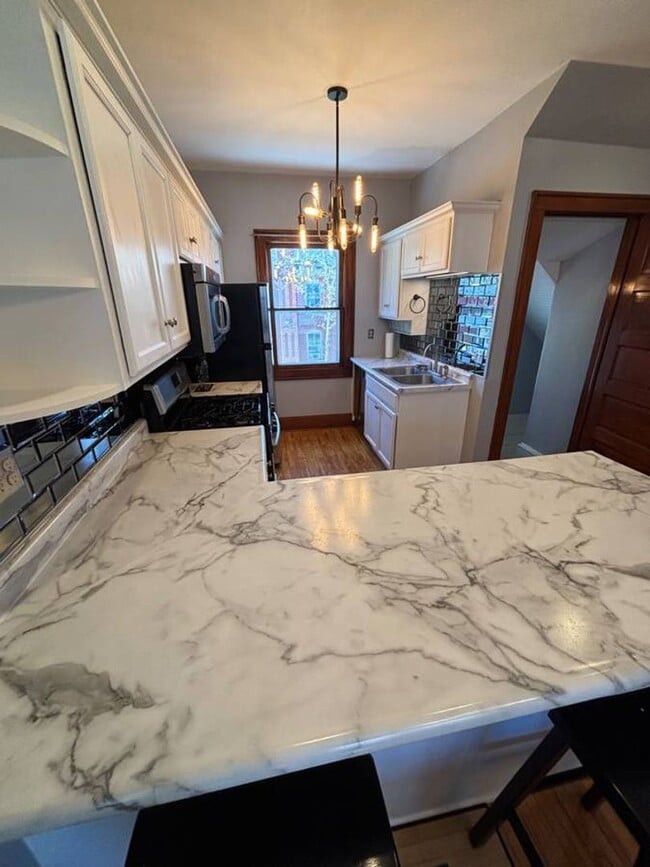 Building Photo - Four Bedroom, One Bathroom Single Family H...