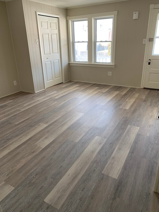 Building Photo - 8 Hillside Ave