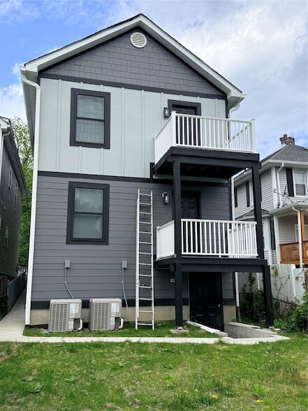 Building Photo - 268 Carpenter Ave