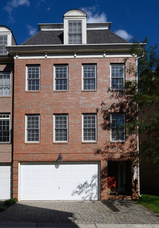 Building Photo - North Bethesda Gorgeous TownHome on 4 Leve...