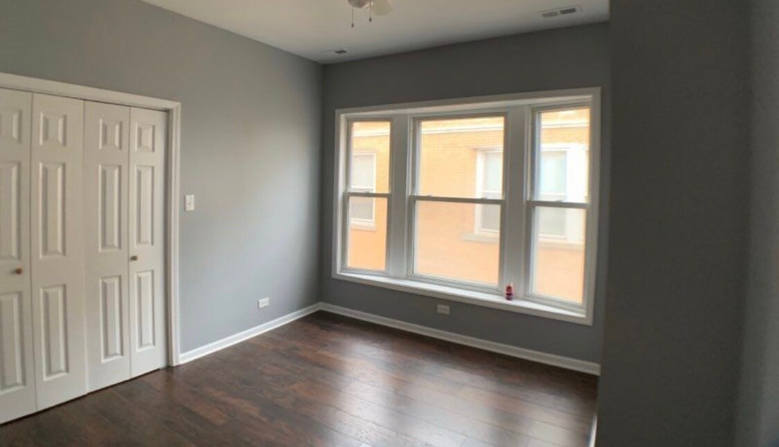 Primary Photo - 357 E 55th Pl
