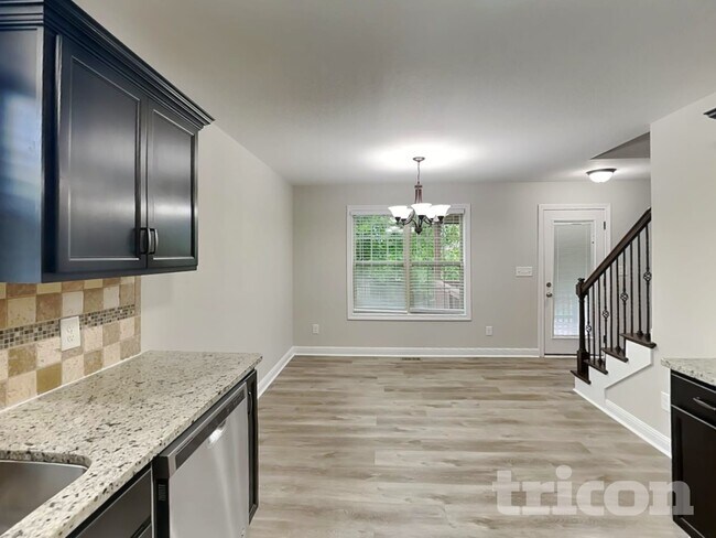 Building Photo - 727 Cavalier Dr