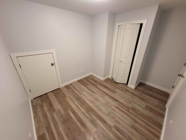 Photo du bâtiment - 1520-1520 Logan Ave