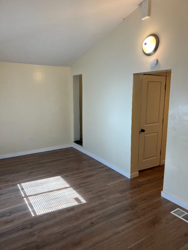 Foto del edificio - 705 W 81st St