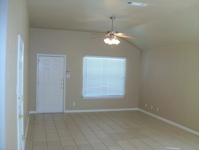 Foto del edificio - Charming Duplex with Great Features & Loca...