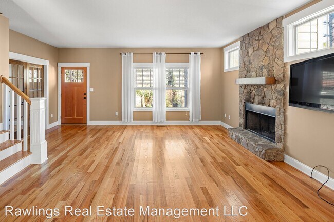 Building Photo - 3 br, 2.5 bath House - 34 Pinecroft Road