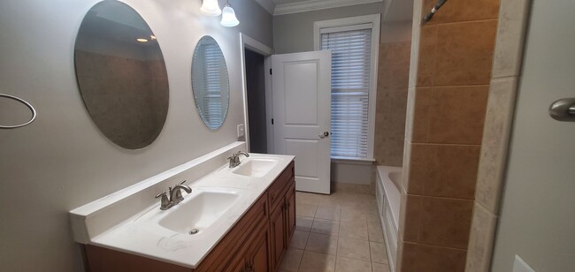 Interior Photo - Fountain View