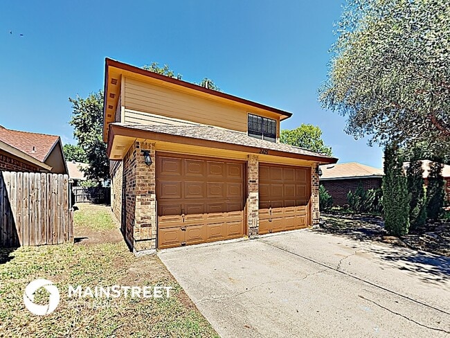 Building Photo - 2425 Sutton Dr