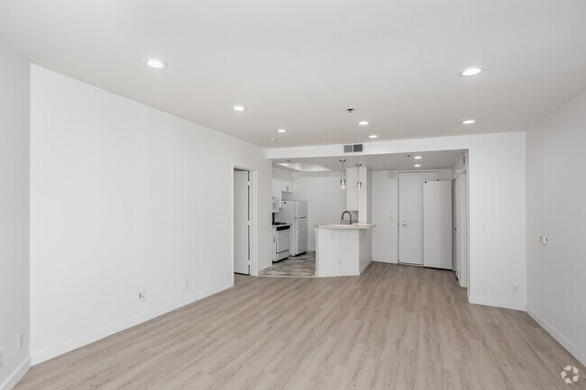 2HAB, 2BA - 1241 ft² - 10600 Wilshire - Short Term Available
