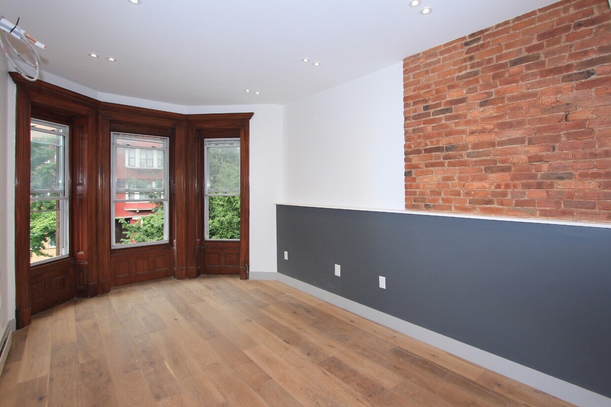 Primary Photo - 1185 Dean St