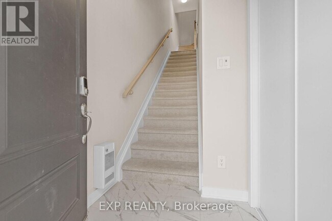 Building Photo - 618 Parnian Private