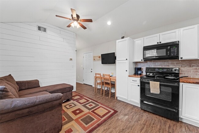 Foto del edificio - 6951 Leandra Dr