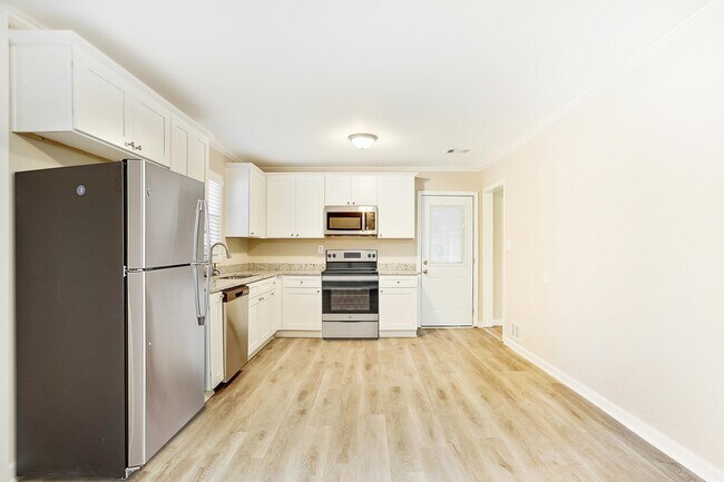 Building Photo - 2635 Landrum Dr SW