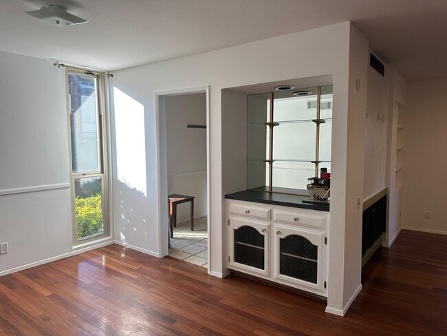 Building Photo - 31515 Lindero Canyon Rd