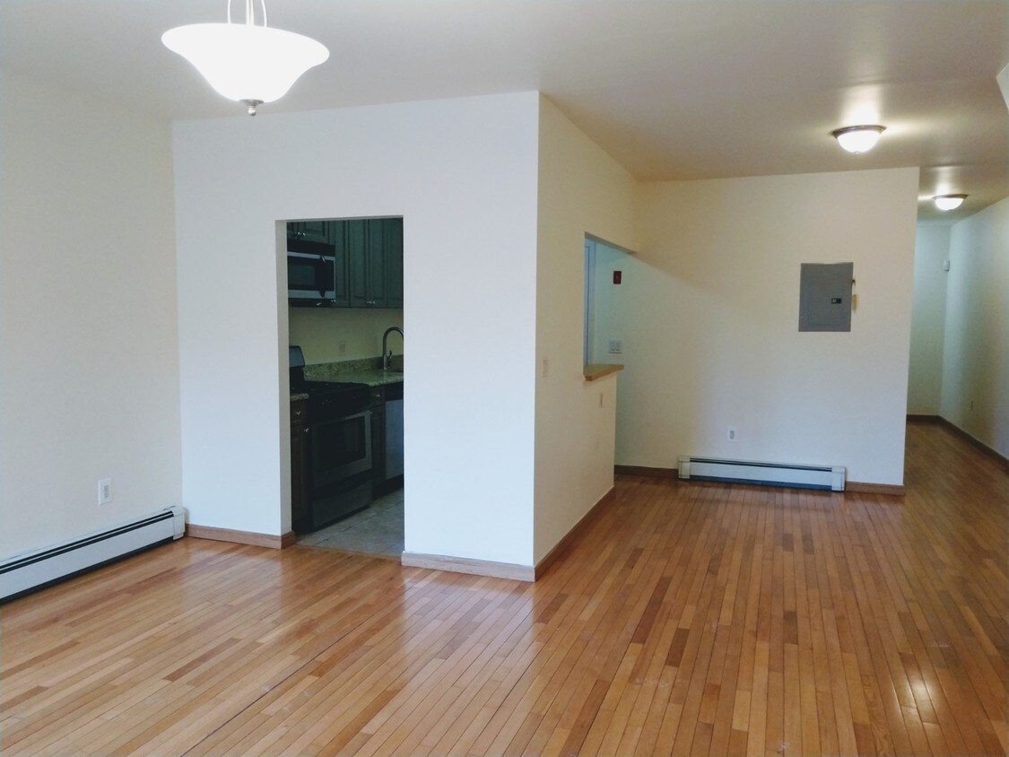 Primary Photo - 200 Davis Ave