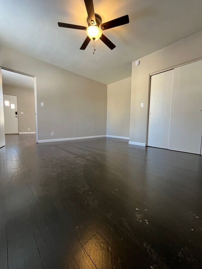 Foto del edificio - 1125 E 5th St
