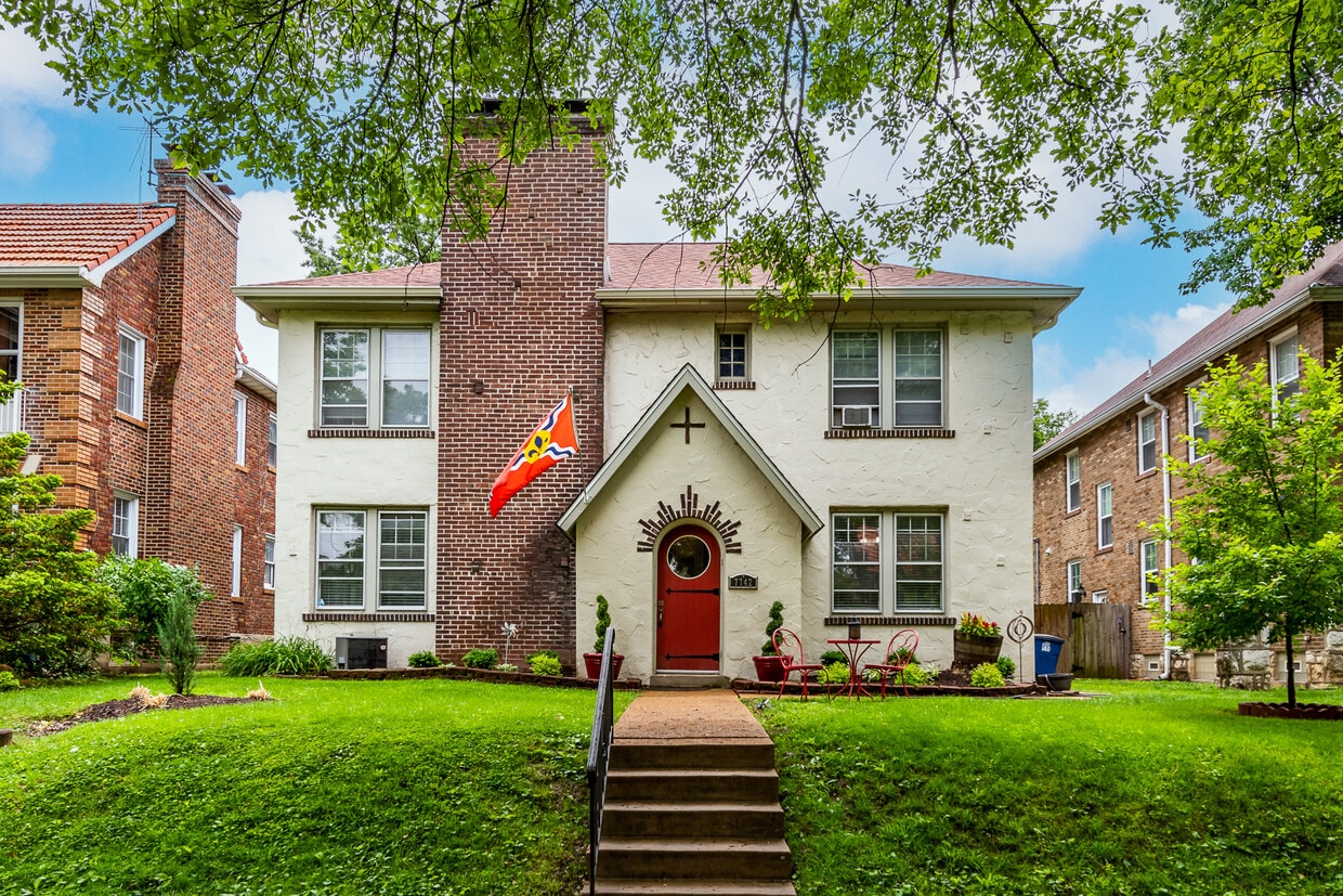 7742 Delmar Blvd Unit First Floor, University City, MO 63130