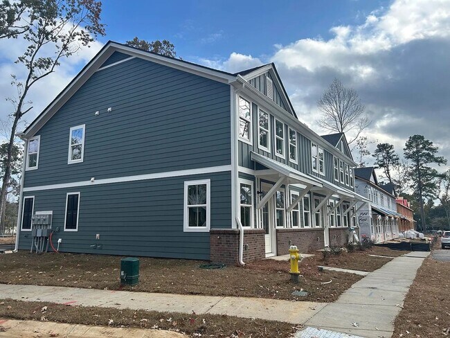 Building Photo - 3 Bedroom 2.5 Bathroom Townhouse in Windward Village - Summerville