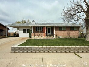 Building Photo - 543 Stansbury Ave