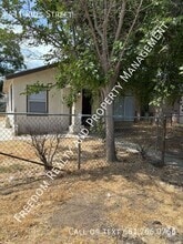 Building Photo - 411 Rios St