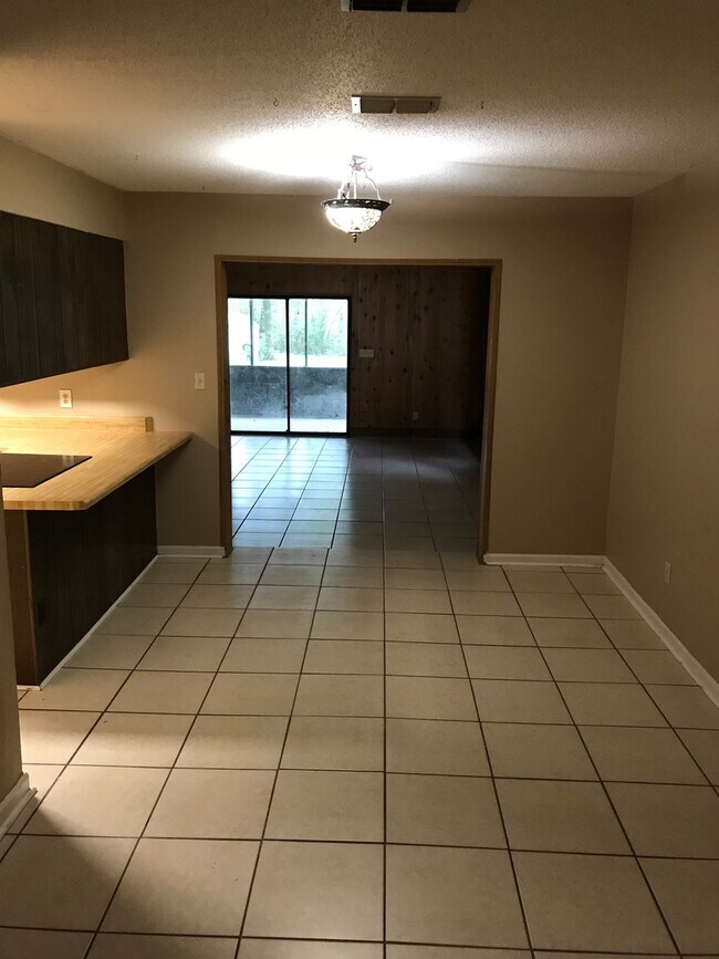 Building Photo - 4x2 large home for rent!