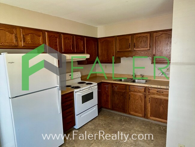 Foto del edificio - Charming Belmont Cape Cod Available Immedi...