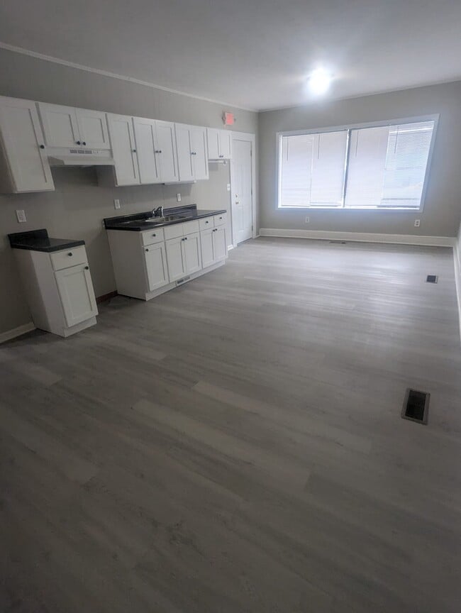 Building Photo - 698 Dixwell Ave