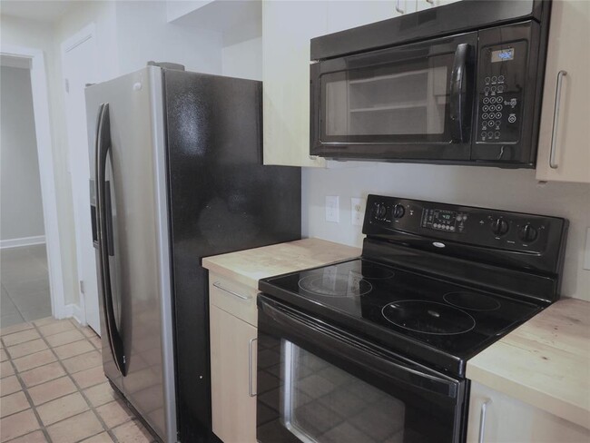 Foto del edificio - 6473 Hart Ln