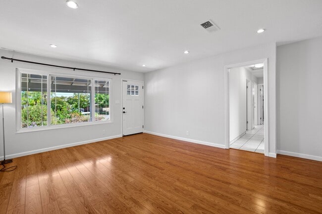 Building Photo - Campbell charming single-family home