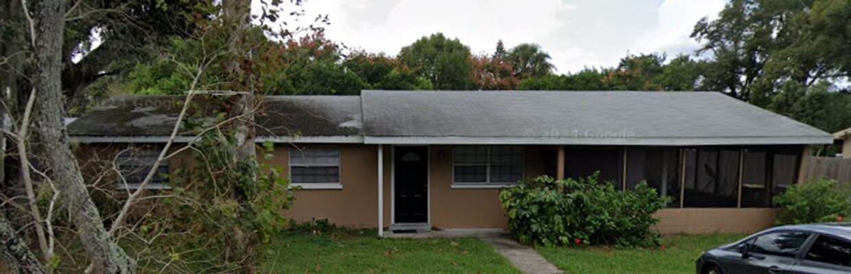 Foto principal - Charming Three-Bedroom, Two-Bathroom Singl...