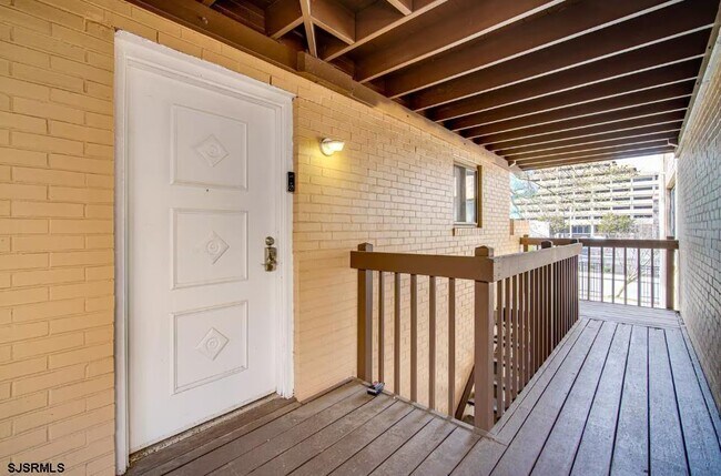 Building Photo - 600 Pacific Ave