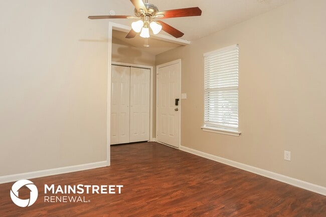 Building Photo - 2453 Crestdale Cir SE