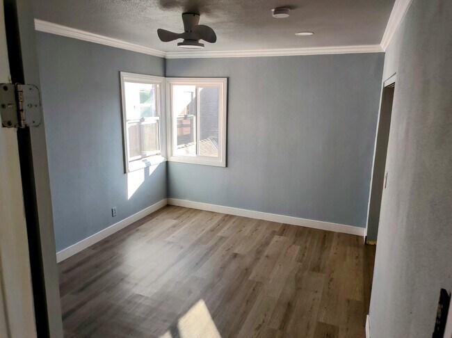 Building Photo - 720 W 47th St