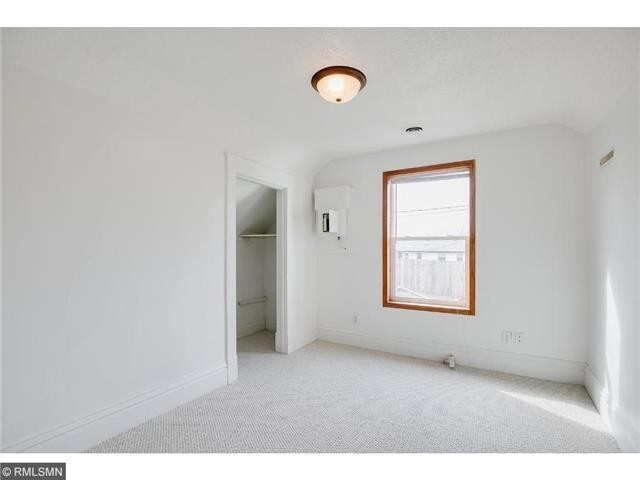 Building Photo - Quiet Affordable  Upper Level 2bdrm Duplex