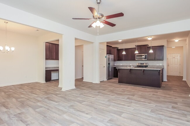 Foto del edificio - 559 Green Willow Cir