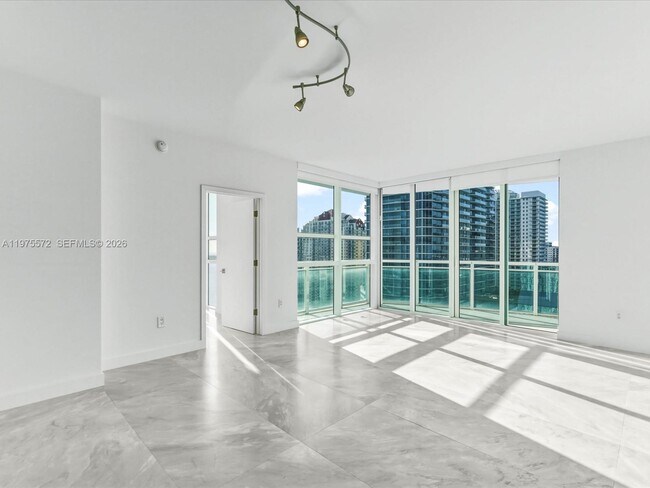 Building Photo - 951 Brickell Ave