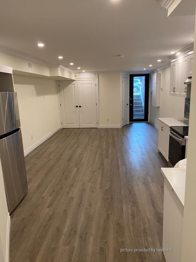 Photo du bâtiment - Brand New Basement in Little Italy