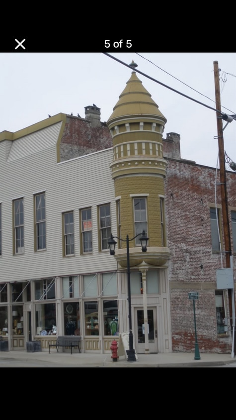Primary Photo - 140 E Main St
