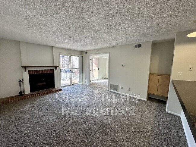 Foto del edificio - 4899 S Dudley St