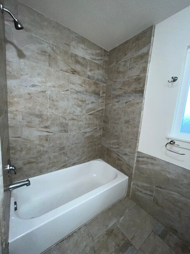 Building Photo - 3702