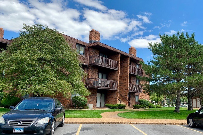 2023 45th St Unit 101, Highland, IN 46322 Apartments in Highland, IN