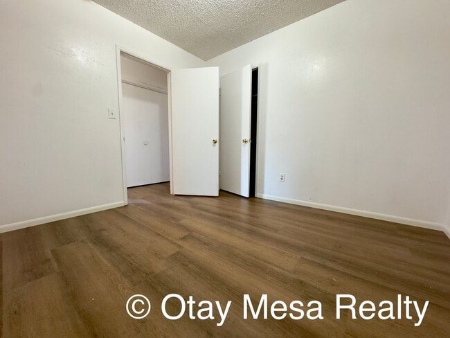 Building Photo - Charming 3-Bedroom Home with Expansive Outdoor Space